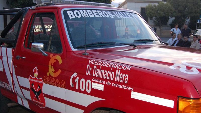 Mera entregó una camioneta para los bomberos de Valle Viejo