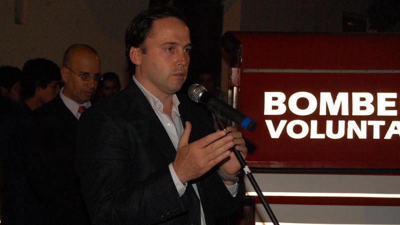 Mera entregó una camioneta para los bomberos de Valle Viejo