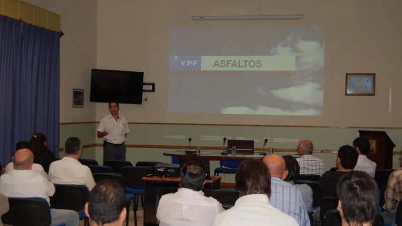 Capacitación sobre el uso de asfaltos y nuevos productos