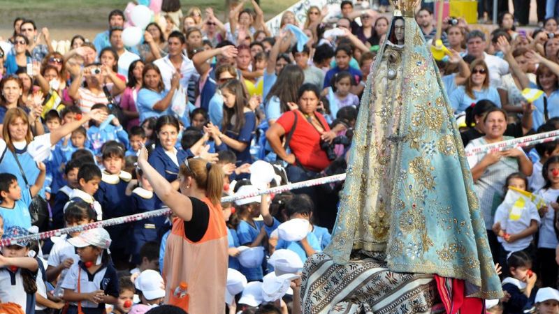 Colorida y emotiva peregrinación infantil para honrar a la Madre del Valle