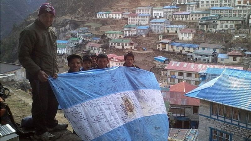 Úrsula Díaz no afloja y continúa su periplo al Everest