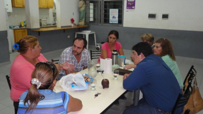 Hernández visitó a vecinos del barrio Santa Marta