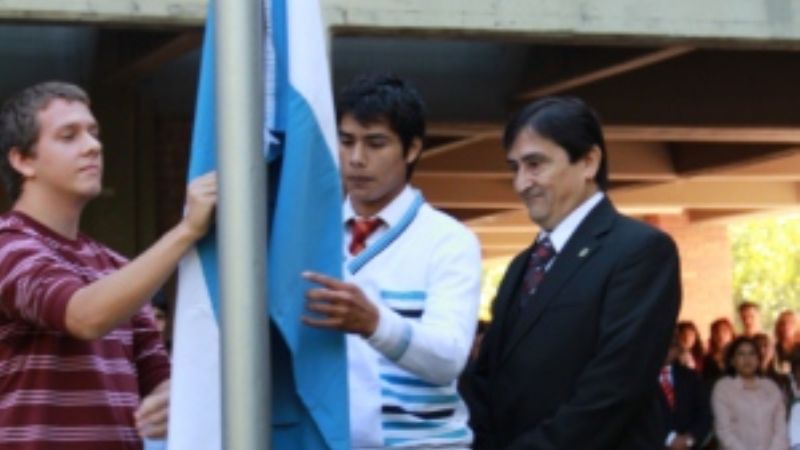 Andersch en la UNT en el acto de bienvenida a alumnos ingresantes