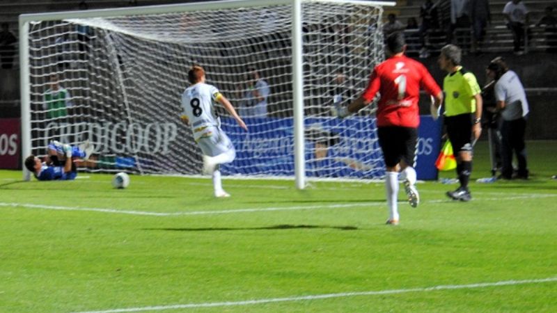 Olimpo sorprendió a Vélez y  lo sacó de la Copa Argentina