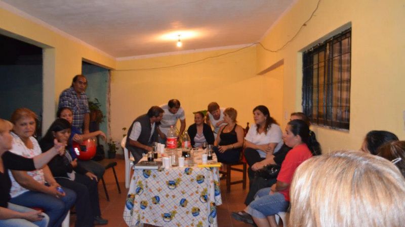 Natalia Soria con vecinos de Las Tejas y Santa Bárbara