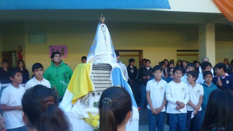 Alumnos del Colegio Guadalupe se consagraron a la Virgen del Valle