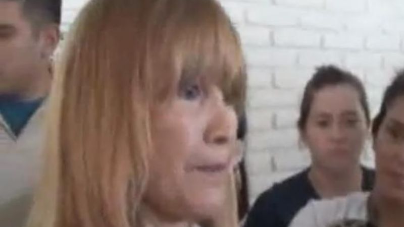 Villagra se cruzó con los empleados en el hall del ministerio