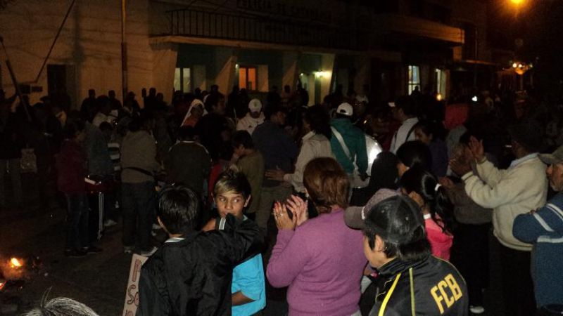 Diez horas de protesta frente a la Fiscalía de Santa María