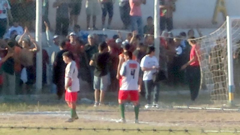 Tinogasta-Peñarol suspendido en medio de batalla campal