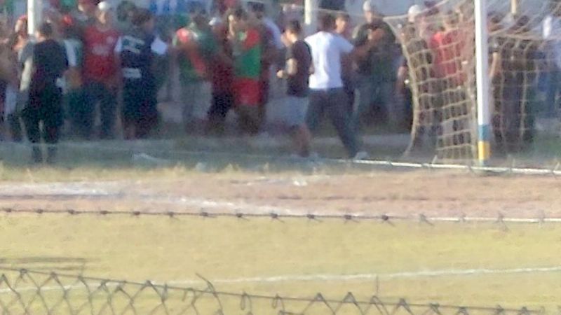 Tinogasta-Peñarol suspendido en medio de batalla campal