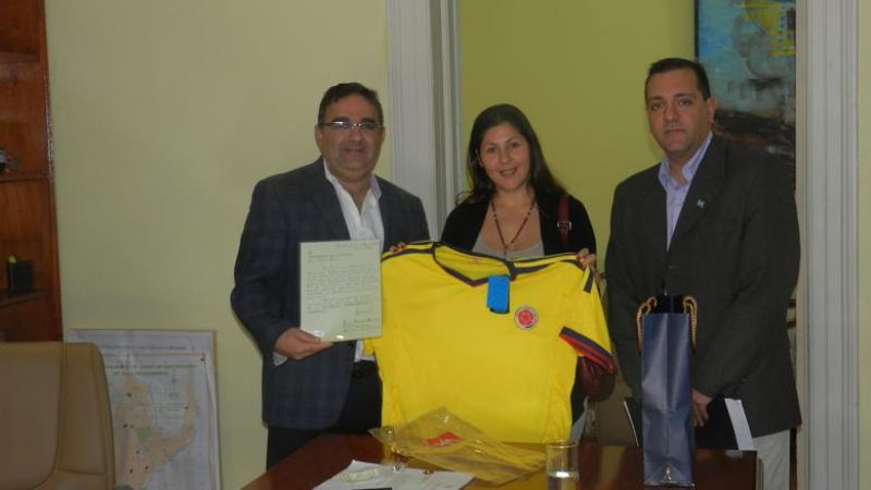 Jalil recibió a estudiante de Derecho que representó a Catamarca en Colombia