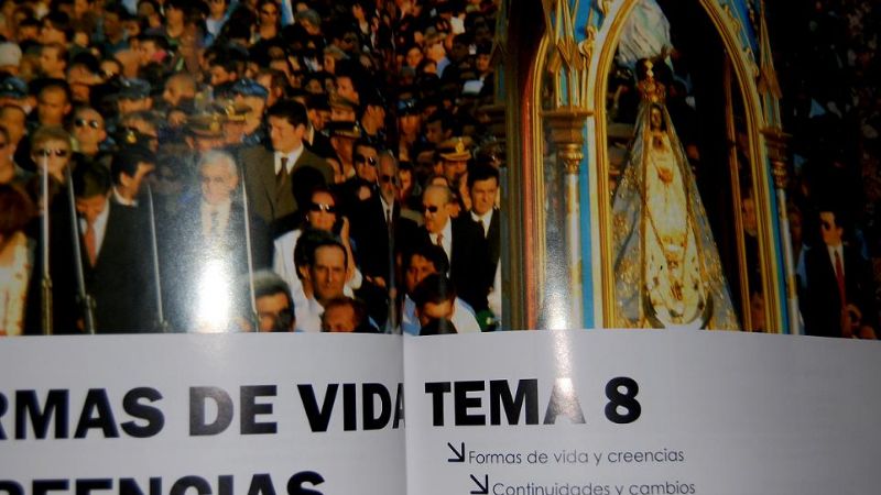 Nuestros chicos aprenden con libros llenos de fotografías de Brizuela del Moral