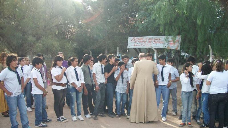 Cálida bienvenida a Urbanc en el inicio de su visita pastoral 