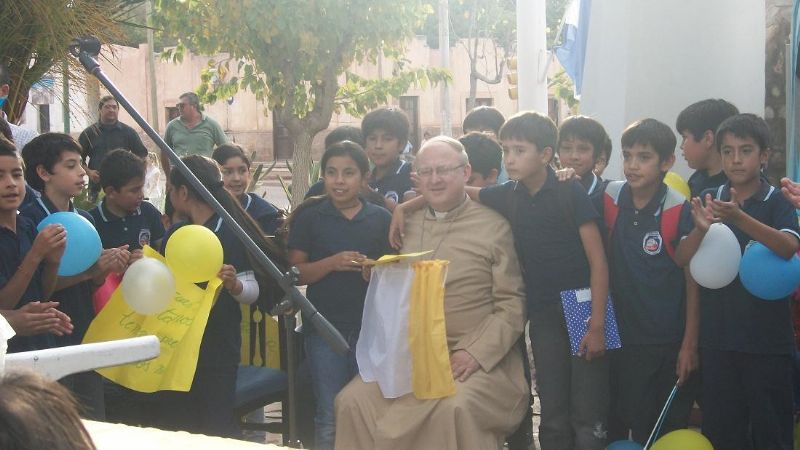 Cálida bienvenida a Urbanc en el inicio de su visita pastoral 