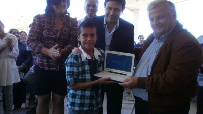 Mil jóvenes de La Paz recibieron sus netbooks
