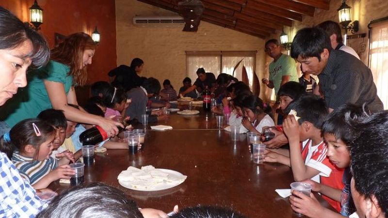 Chicos de Aguas Calientes, de visita en la ciudad