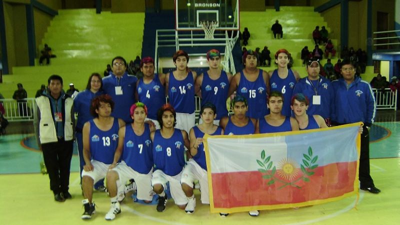 El Basquet masculino goleó en su debut