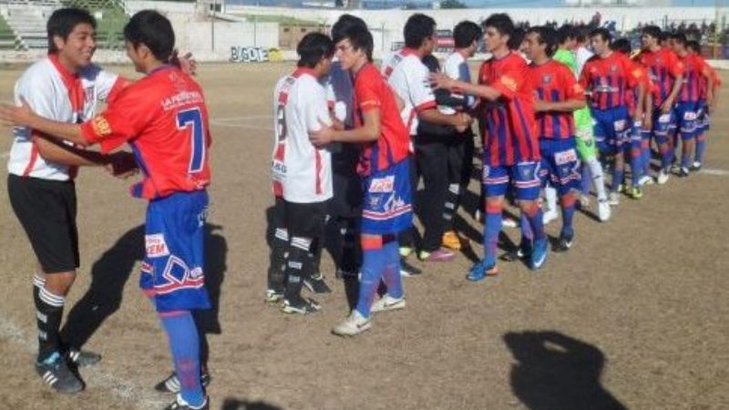 San Lorenzo defiende la cima ante Def. del Norte