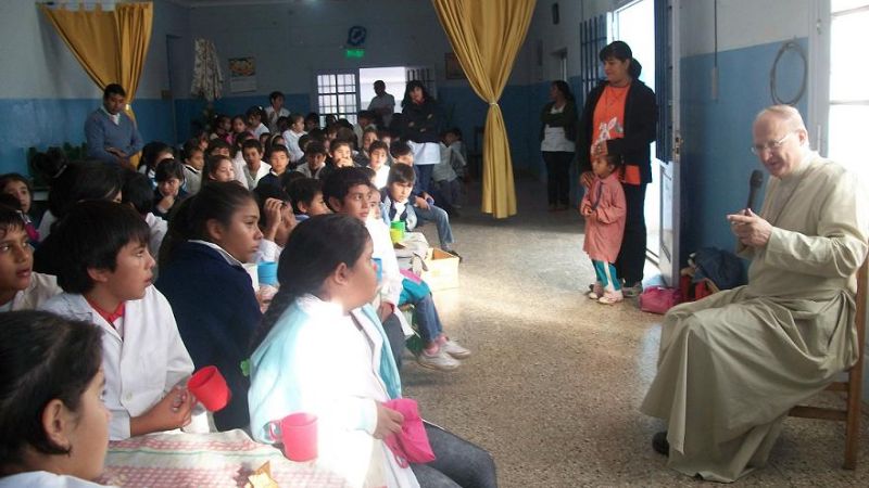 El Obispo consagró el altar de la capilla Nuestra Señora de la Candelaria 