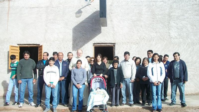 Los pobladores de La Puntilla y Banda de Lucero recibieron al Obispo