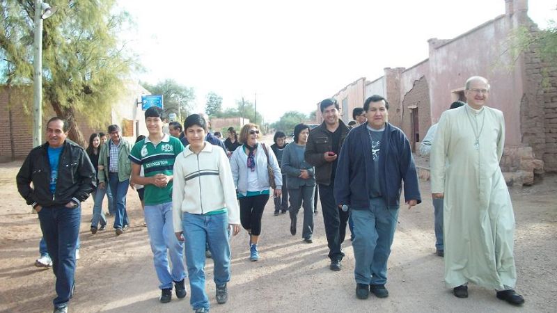 Los pobladores de La Puntilla y Banda de Lucero recibieron al Obispo