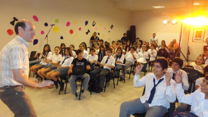 Los chicos disfrutaron de los libros y las narraciones