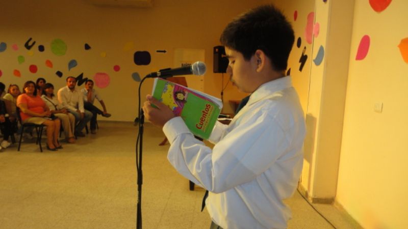 Los chicos disfrutaron de los libros y las narraciones