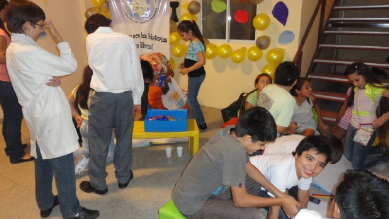 Los chicos disfrutaron de los libros y las narraciones