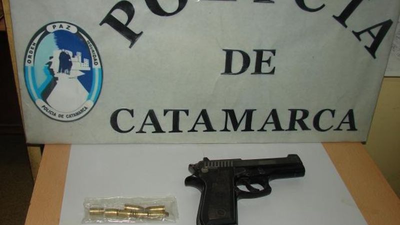 Un sujeto atacó a balazos a policías en el sur de la ciudad