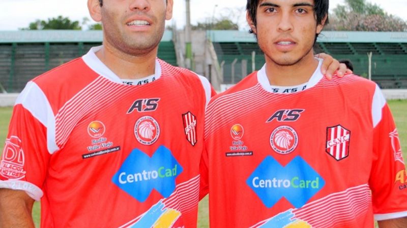 Villa Cubas ganó 4-3 el  “partidazo” y es puntero