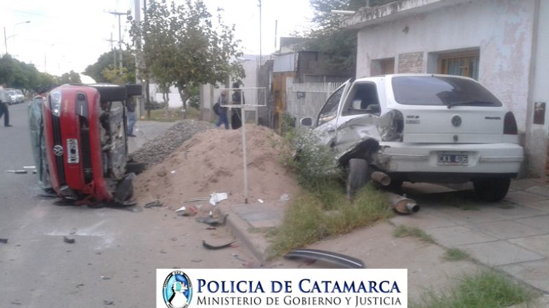 Vuelco y choque en La Chacarita