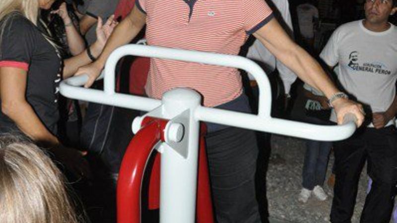 La Gobernadora inauguró un gimnasio al aire libre