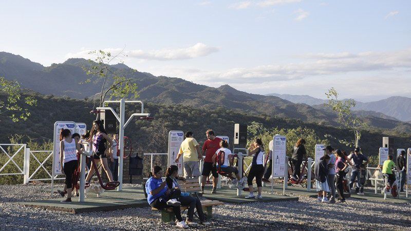 La Gobernadora inauguró un gimnasio al aire libre