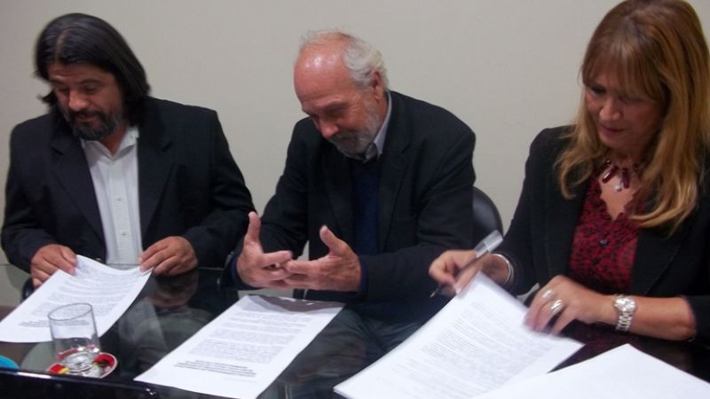 Salud firmó un convenio de asistencia en las escuelas