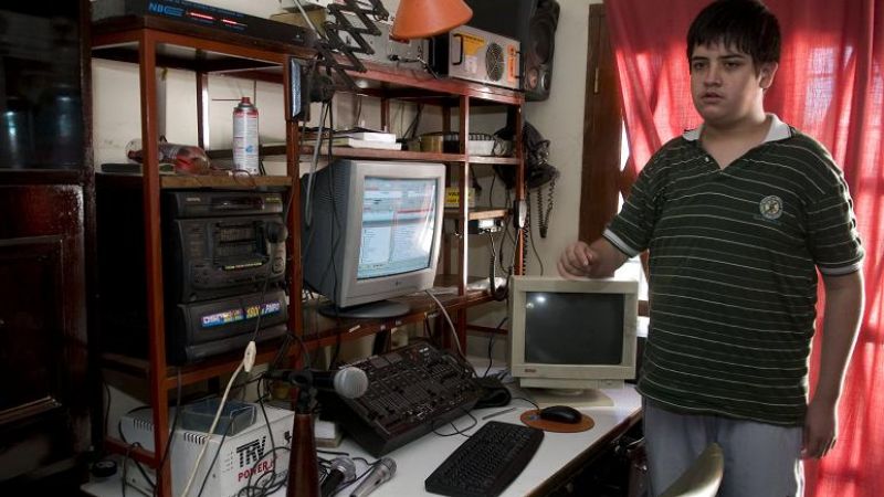 La gobernadora distinguió a un joven comunicador social