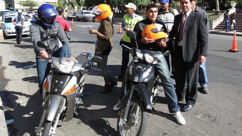 \"Tu Casco... En Tu Cabeza, Tu Vida Vale... y Mucho\"