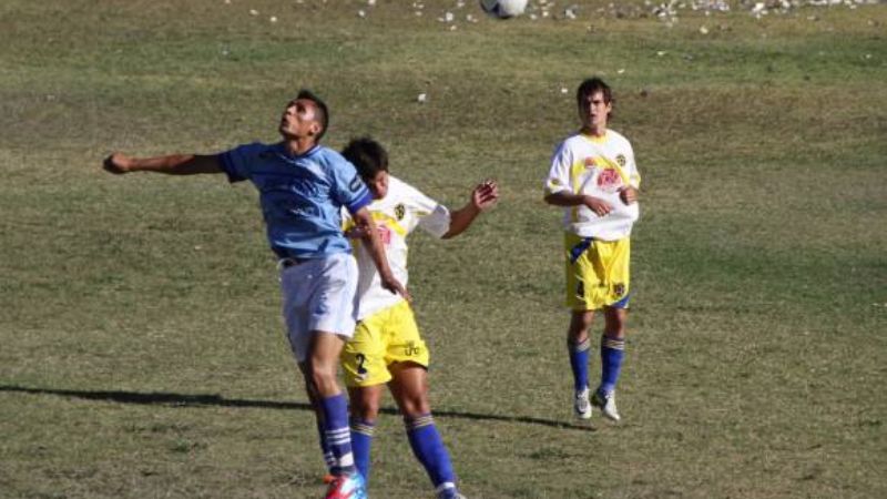 Policial perdió 2-1 ante Del Bono, que festejó no descender