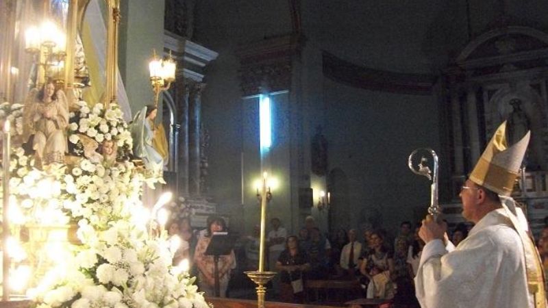 Los medios de comunicación rindieron su homenaje a la Virgen