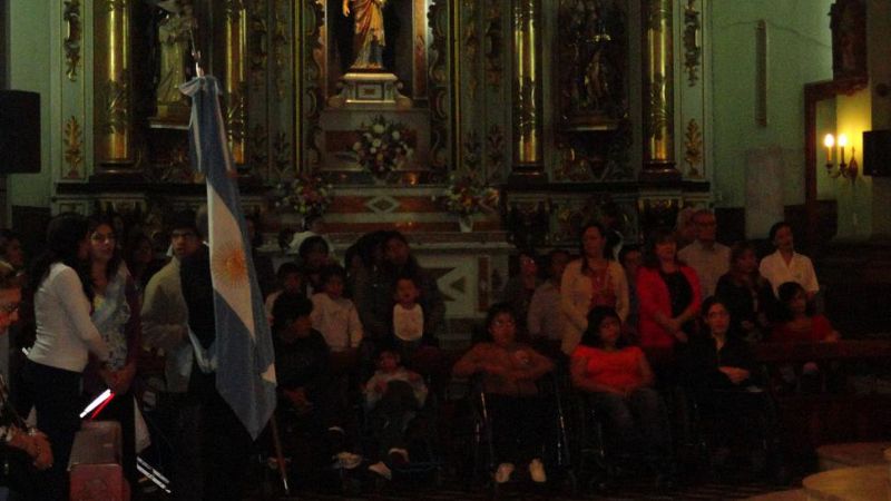 Los chicos especiales honraron a la Virgen