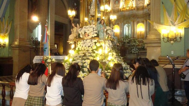 Los chicos especiales honraron a la Virgen