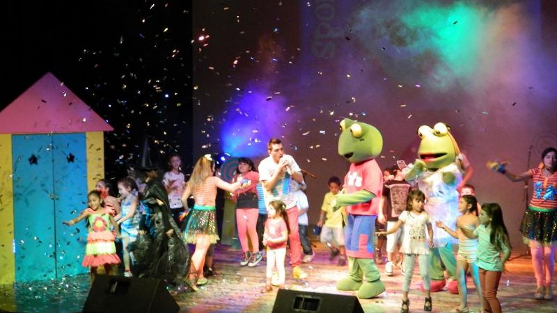 Cientos de niños coparon el Teatro Girardi