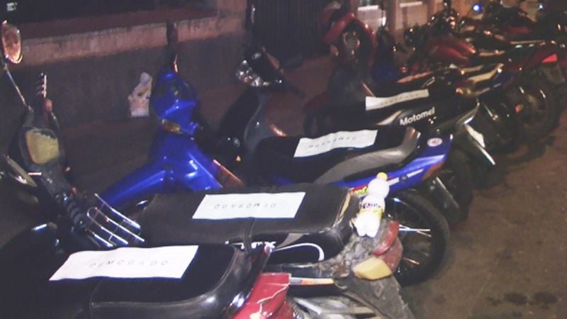 Once motociclistas detenidos