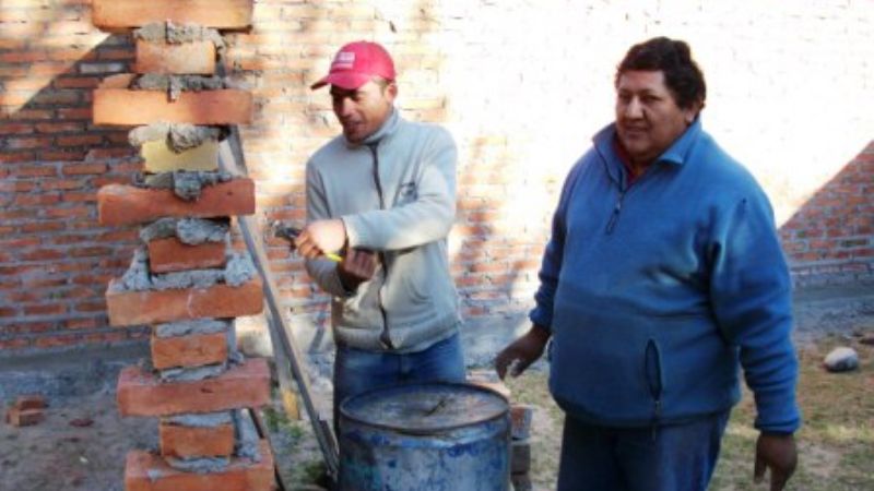Continúa la construcción de nuevos baños en el camping municipal