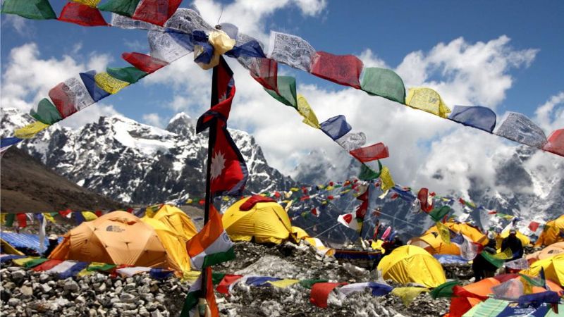 Úrsula Díaz ya se encuentra en el campamento base al pie del Everest