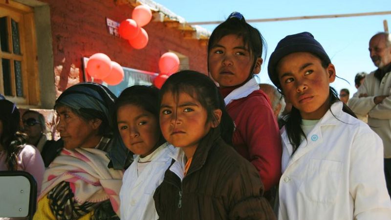 Una mano “Santa” para La Angostura y Laguna Blanca