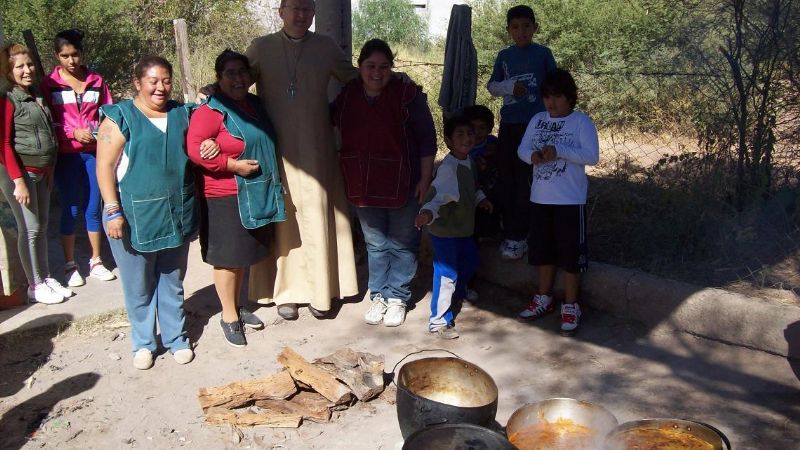El Obispo participó de encuentros con egresados y niños del jardín