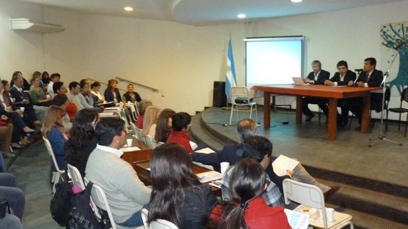 Buscan implementar contenidos de cooperativismo en las escuelas
