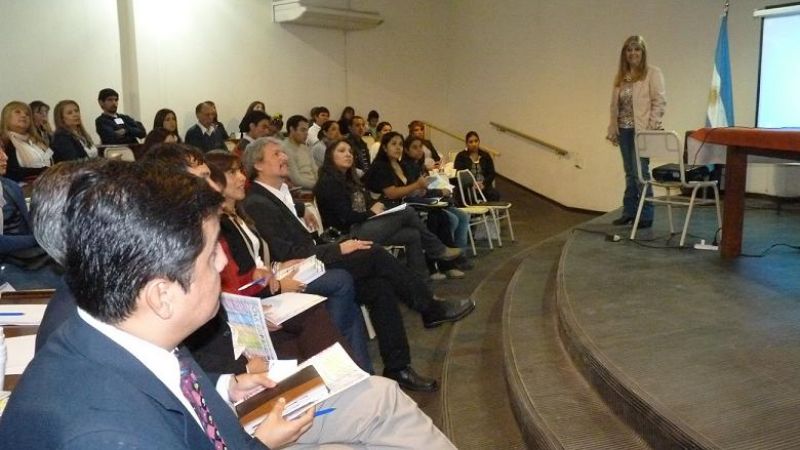 Buscan implementar contenidos de cooperativismo en las escuelas