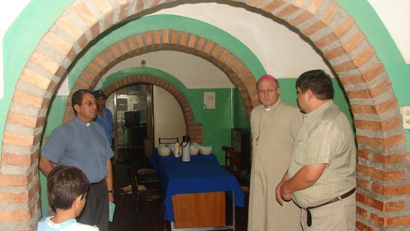 El Obispo visitó la Comisaría Tercera