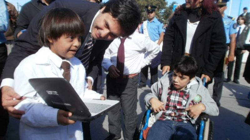 Conectar Igualdad entregó netboooks en el 138º aniversario de Recreo